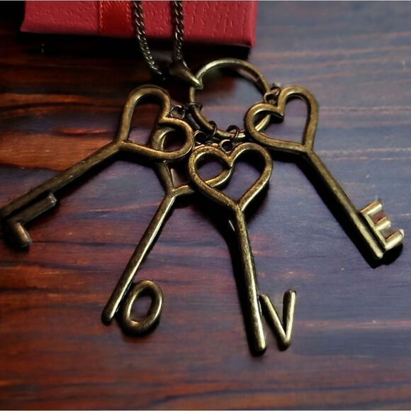 LOVE Necklace with 18" Chain and extender - Picture 4 of 5